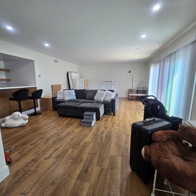 Foto del edificio - 916 S Sherbourne Dr