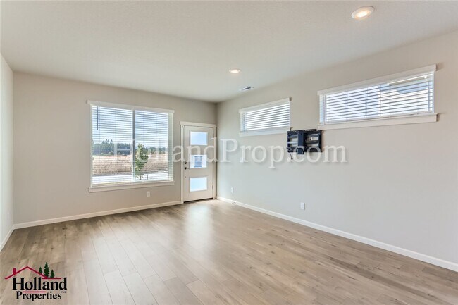 Foto del edificio - Gorgeous 3-Bedroom Single-Family Home with...