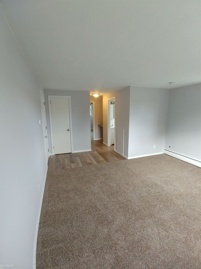 Building Photo - 1 br, 1 bath 4plex - 9 Fern St 2