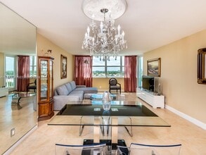 Building Photo - 1410 S Ocean Dr