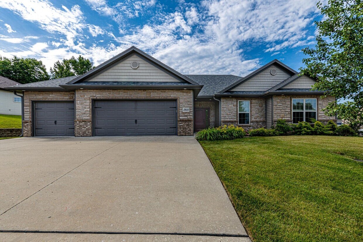 Primary Photo - Single Family Home - Available For Rent!
