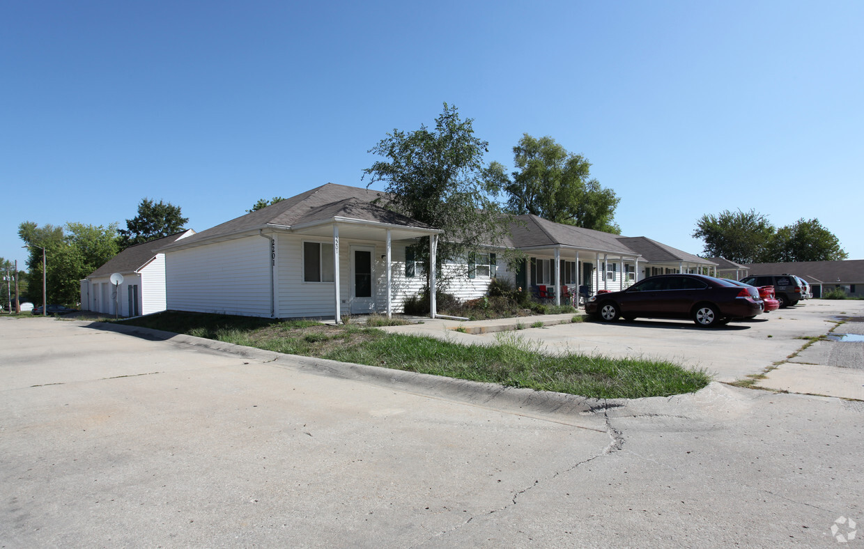 Building Photo - Oak Grove Apartments