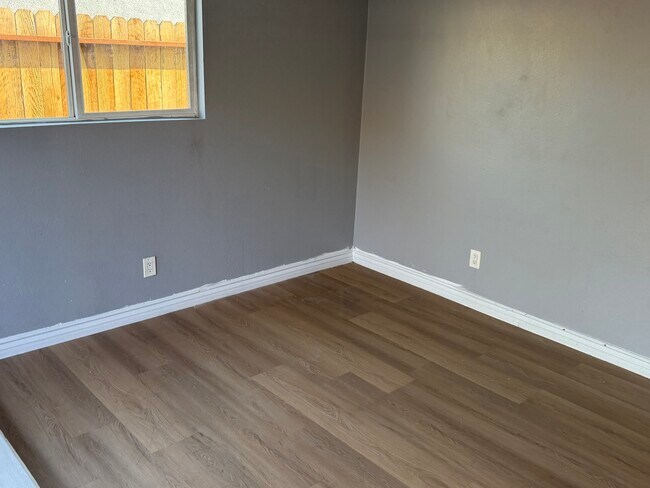 Foto del edificio - 8402 Slater Ave