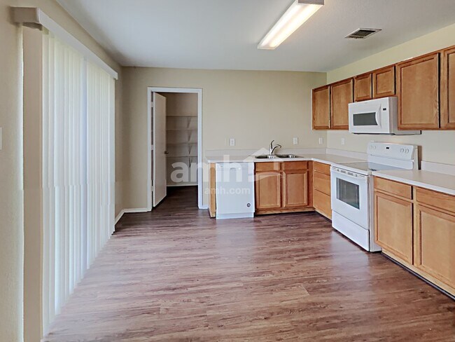 Foto del edificio - 7152 Little Mohican Dr