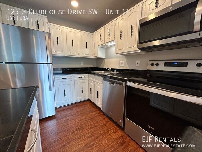 Foto del edificio - 125 Clubhouse Dr SW