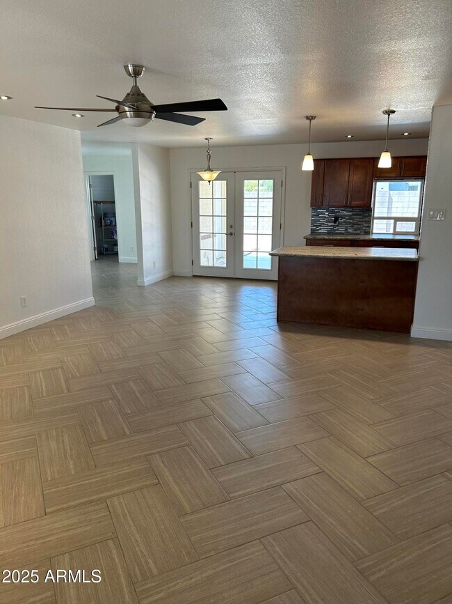 Foto del edificio - 7604 E 3rd St