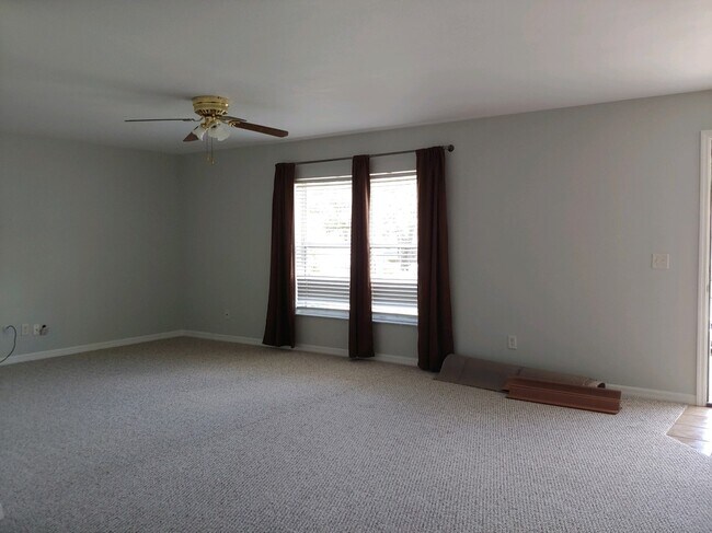 Building Photo - 1161 N Lion Cub Pt