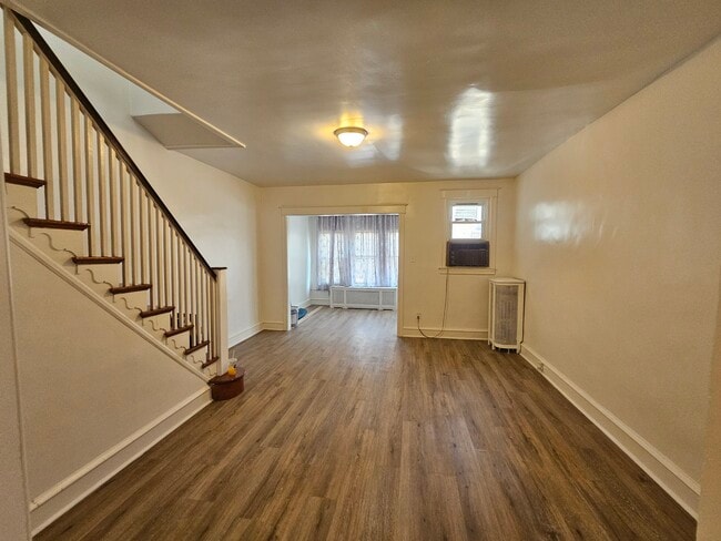 Building Photo - 1094 Alcott St