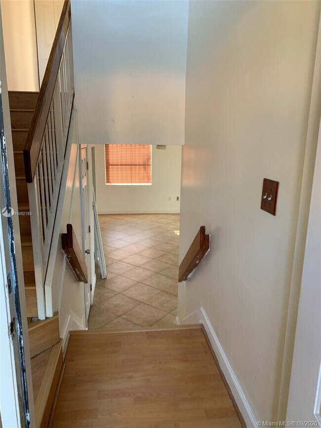 Foto del edificio - 325 NW 84th Ct