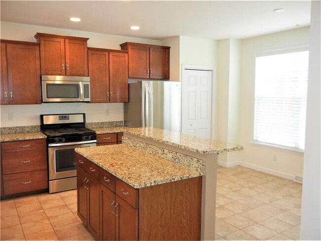Building Photo - 10499 Timber Edge Dr