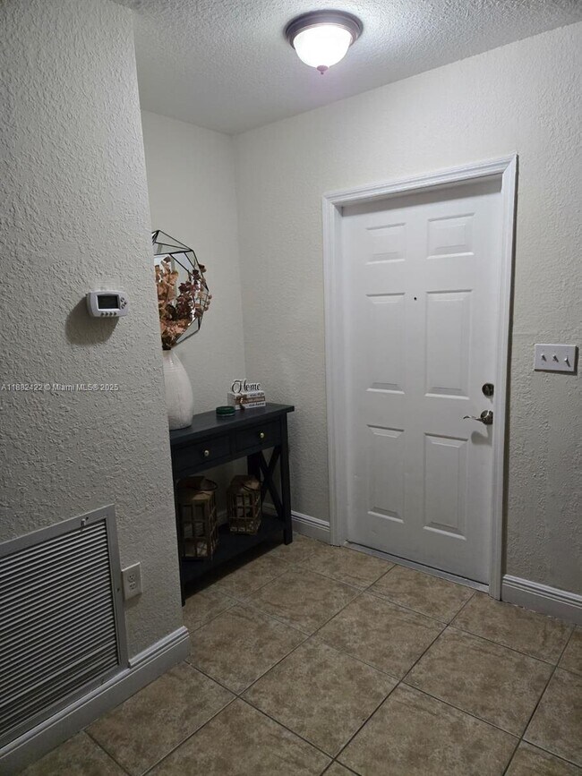 Foto del edificio - 11511 Robinson St