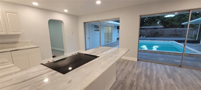 Foto del edificio - 6685 17th St N