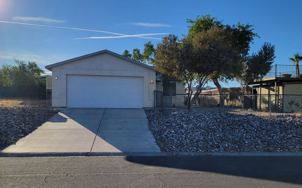 Charming 3BR/2BA Single Family Home Avai... House Rental in