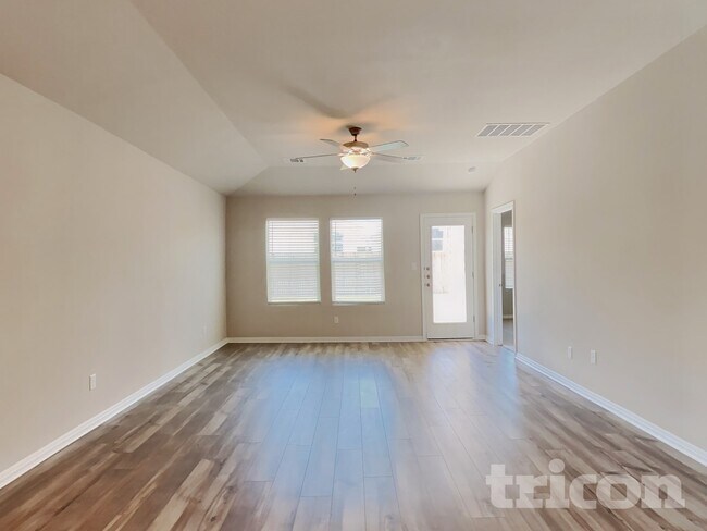 Foto del edificio - 3528 Stride Ln