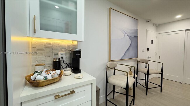 Building Photo - 5161 Collins Ave