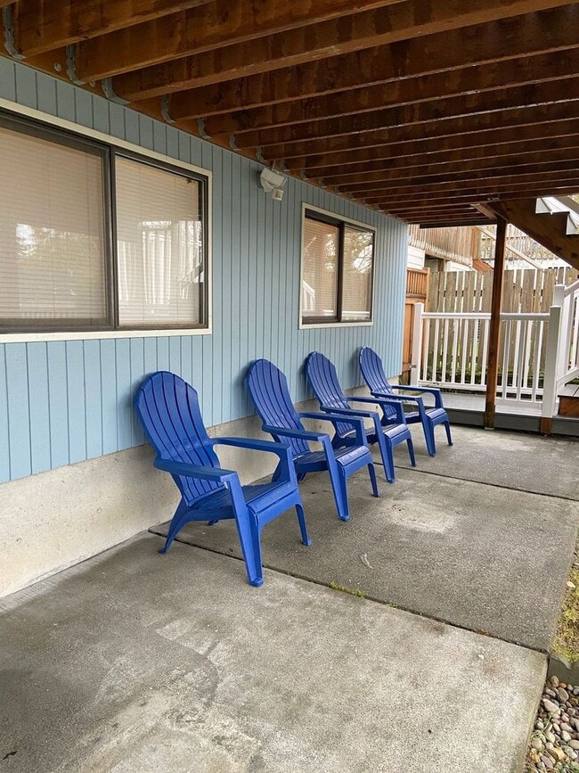Building Photo - Giannakis Duplex