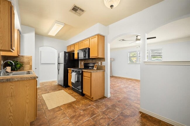 Building Photo - 2321 Bendridge Trail