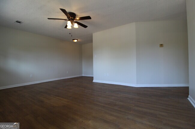 Foto del edificio - 157 Long Station Rd