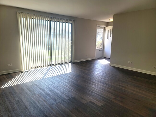 Foto del edificio - 1335 Forestdale Ct
