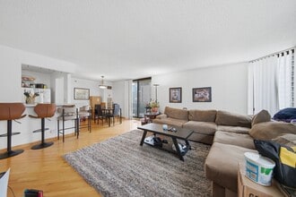 Building Photo - 70 W Huron St
