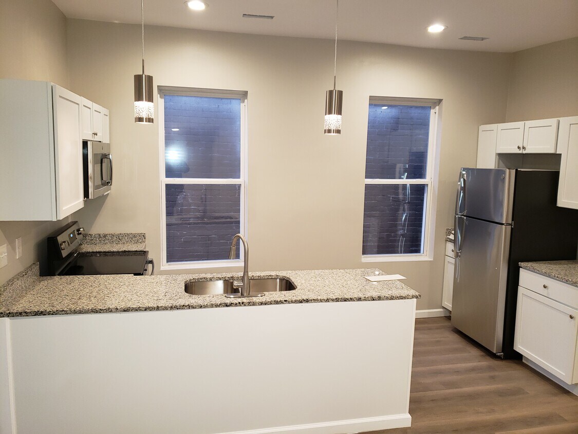 Foto principal - 115 E 16th St