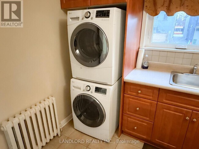 Photo du bâtiment - 65 Fairfield Ave