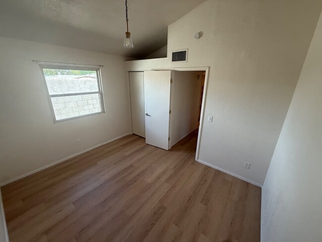 Foto del edificio - 2512 E Eastland St