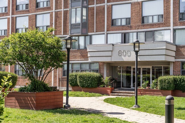 Photo du bâtiment - 798 Richmond Street West