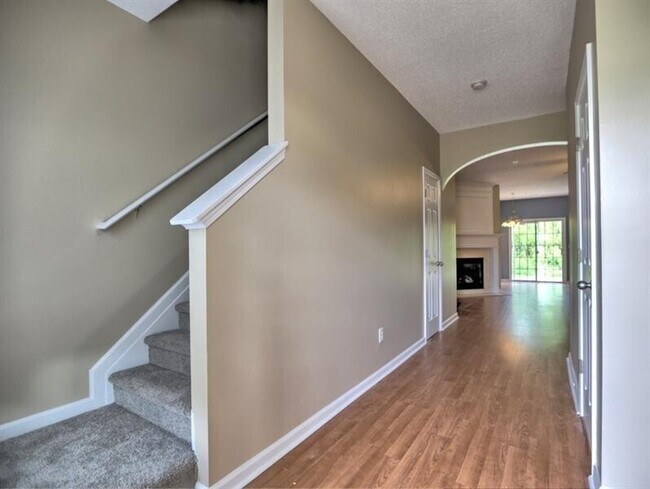 Building Photo - 250 Azalea Cir