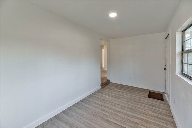 Foto del edificio - 323 Park Ln