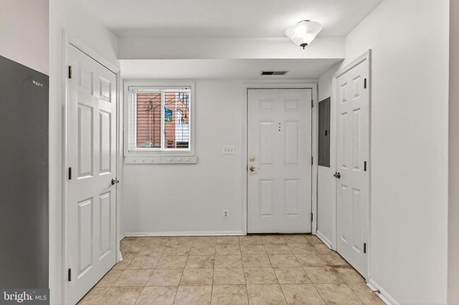 Foto del edificio - 1407 N Van Dorn St