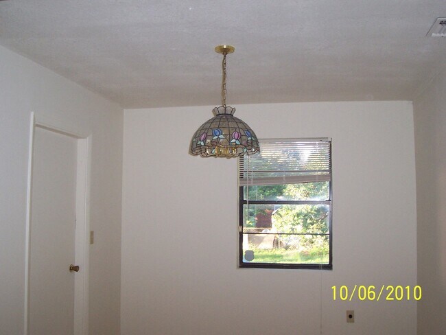 Foto del edificio - 1822 Ector Rd