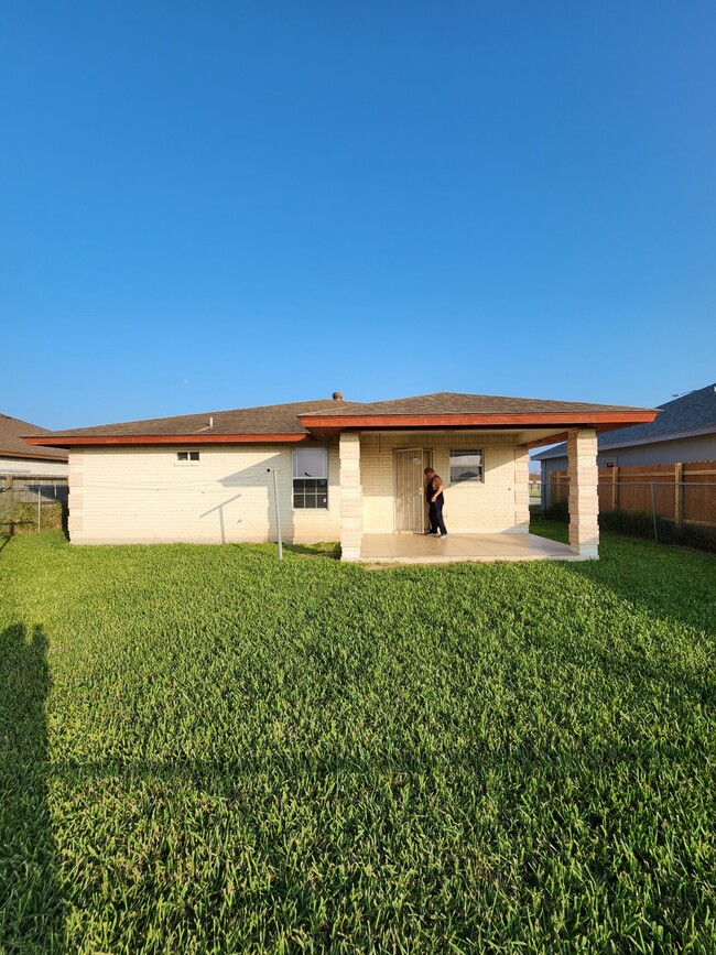 Building Photo - 1026 Easter Lilly Dr
