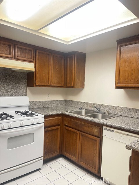 Foto del edificio - 8167 Vineyard Ave