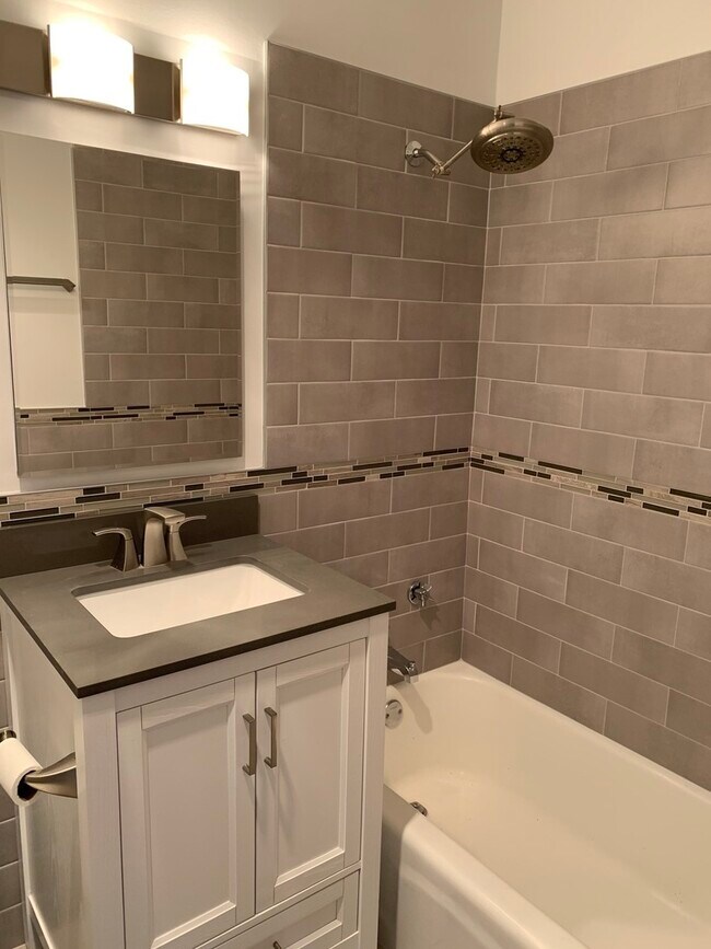Foto del edificio - 4250 N Marine Dr
