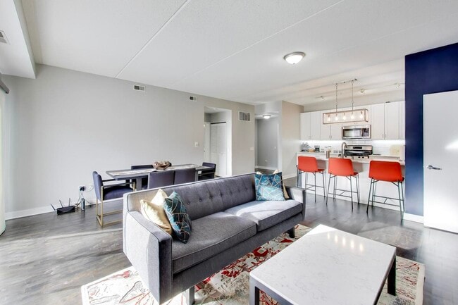 Building Photo - 4311 N Sheridan Rd