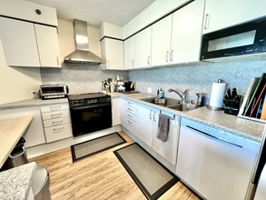 Building Photo - 801 S King St Building Photo - 801 S King St