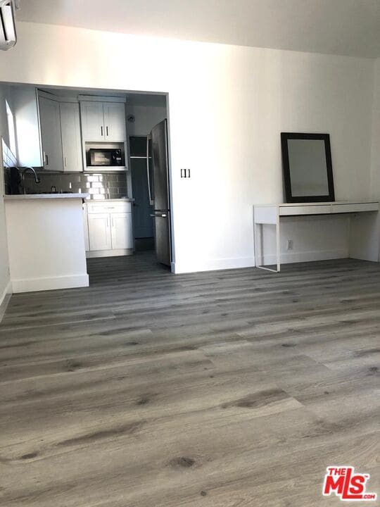 Foto del edificio - 6047 1/2 Bellingham Ave