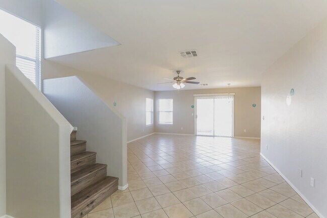 Foto del edificio - 225 N 223rd Ave
