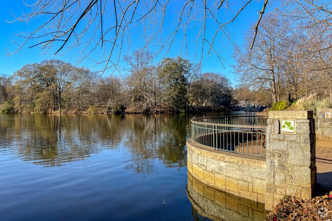 Piedmont Park in winter or summer is perfect for a jog, for all Home Park residents in Atlanta.
