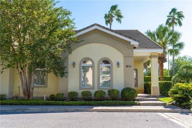 Building Photo - 800 Sunset Dr