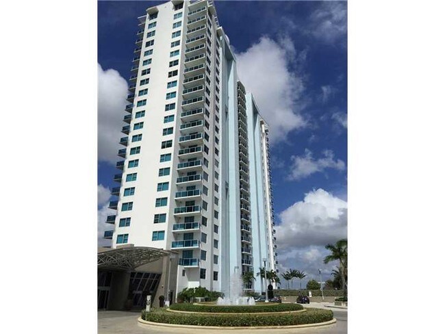 Building Photo - 2641 N Flamingo Rd