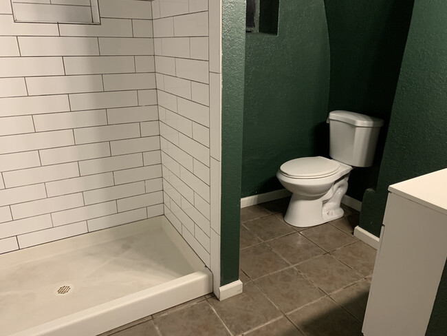 bathroom - 6644 Gravois Ave