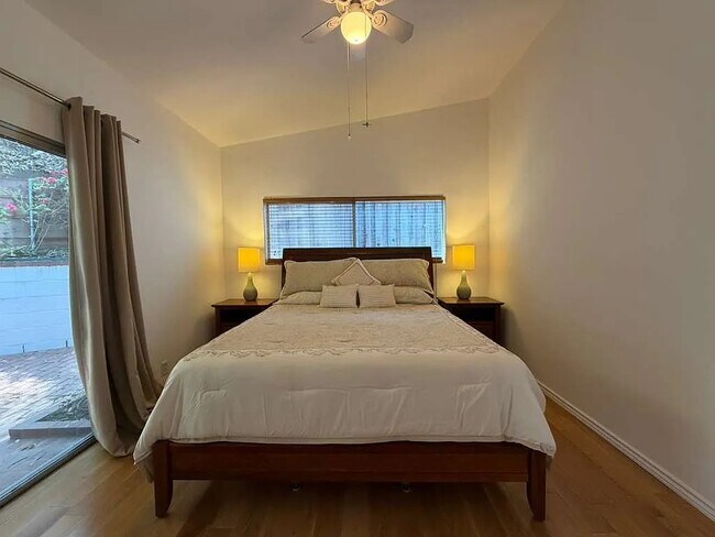 Foto del edificio - 8572 Wonderland Ave
