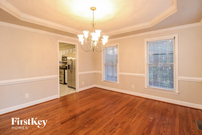Building Photo - 6585 Lake Dale Way