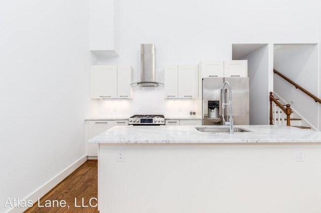 Building Photo - 2 br, 2.5 bath House - 2813 4th St NE #2