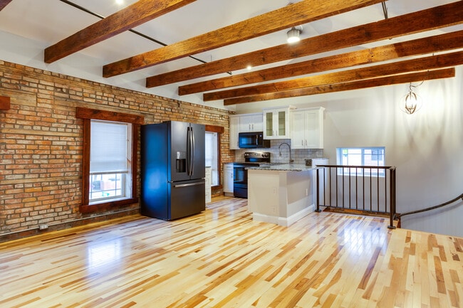 Building Photo - 138 Pine St