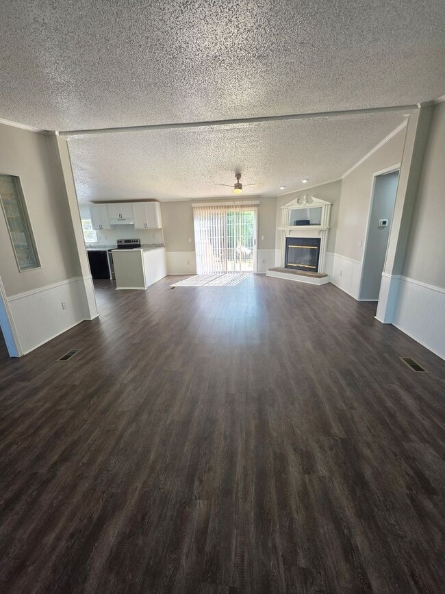 Foto del edificio - 3 bedrooms 2 baths