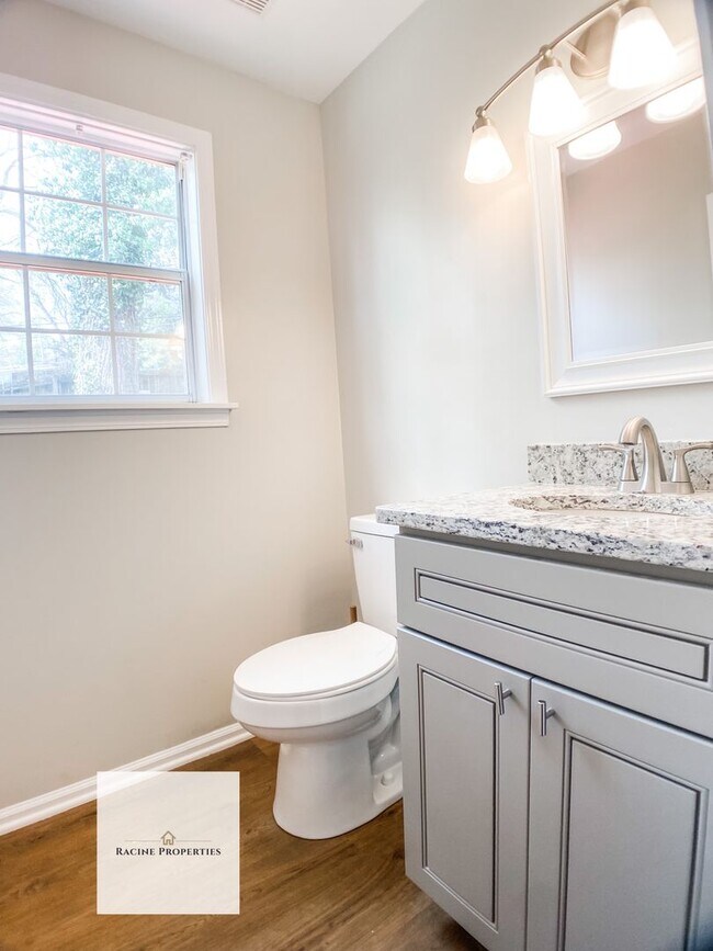 Building Photo - Short Walk to Downtown Greenville