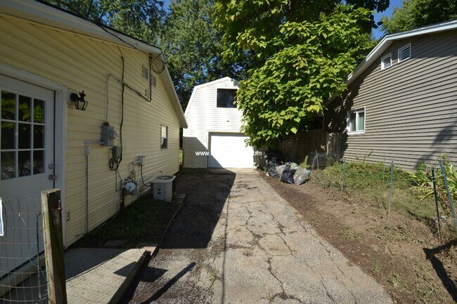 Foto del edificio - Completely refinished 3 bedroom house in C...